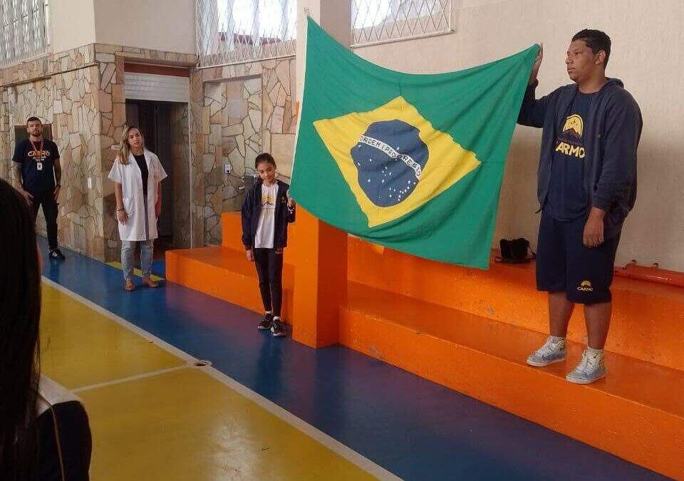 Momento Cívico